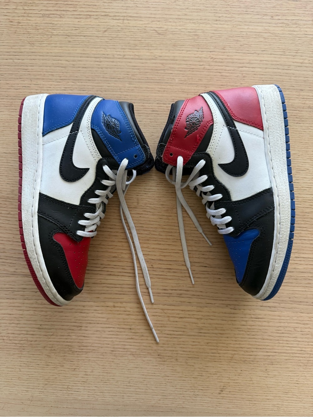 NIKE AIR JORDAN 1 High Retro OG "TOP 3 PICK"
Big kids 4Y